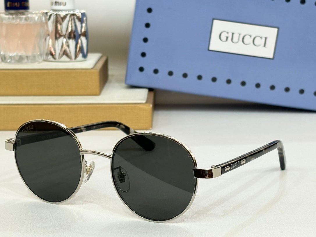 Gucci Eyeglasses – GG1585O