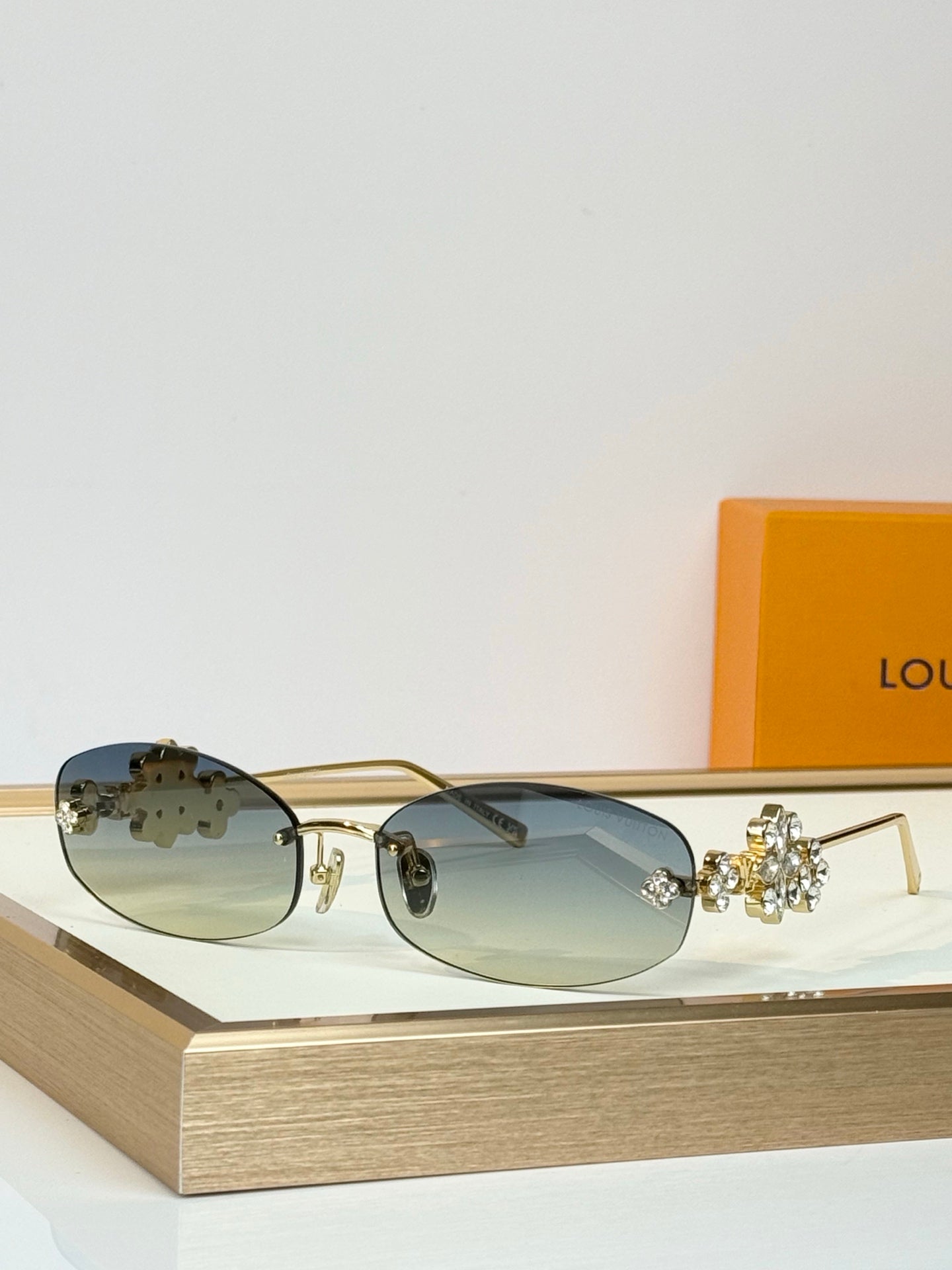 Louis Vuitton Sunglasses – Z3186U