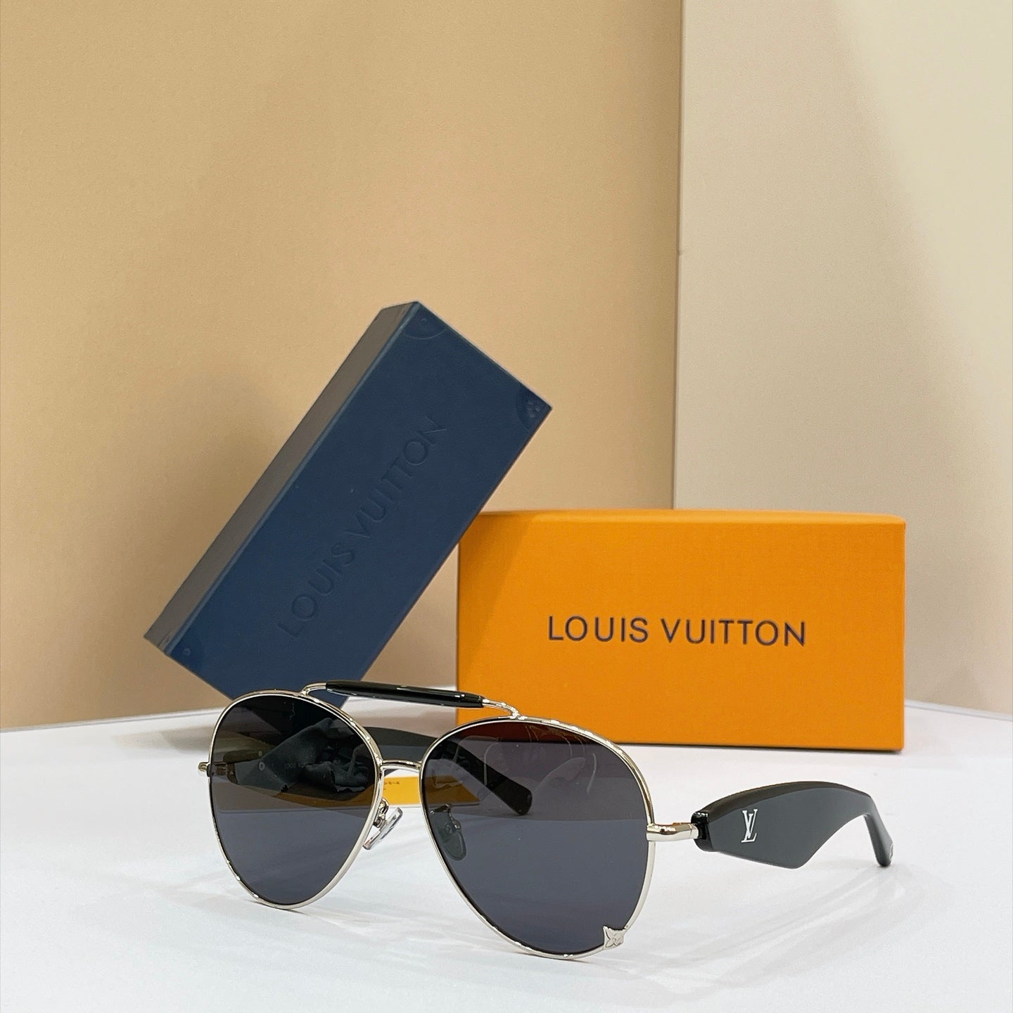 Louis Vuitton Sunglasses – Z3462U