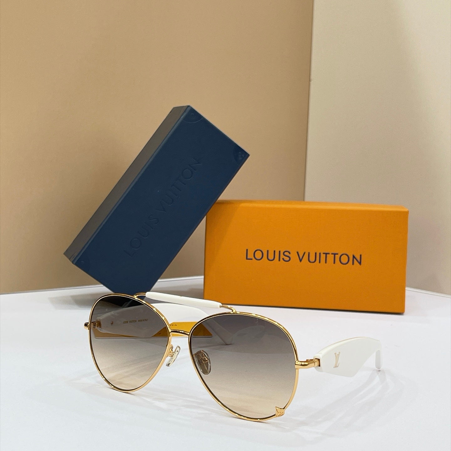 Louis Vuitton Sunglasses – Z3462U