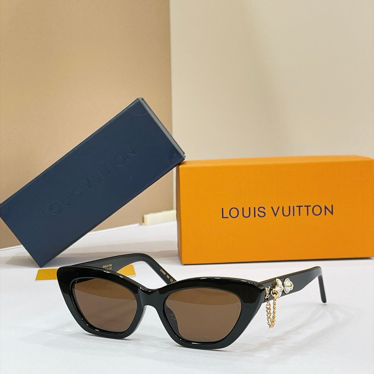 Louis Vuitton Sunglasses – Z2988U