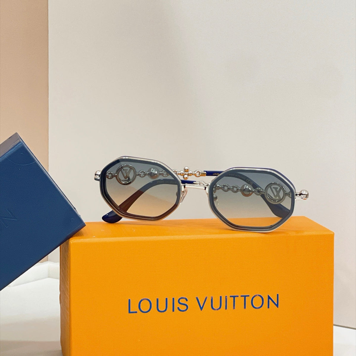 Louis Vuitton Sunglasses – Z7532U